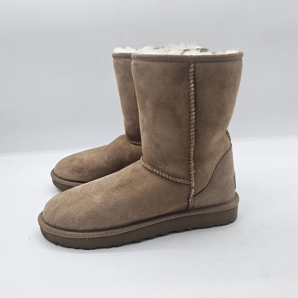 UGG Classic Short II Boots Chestnut Size 6 Cozy Winter